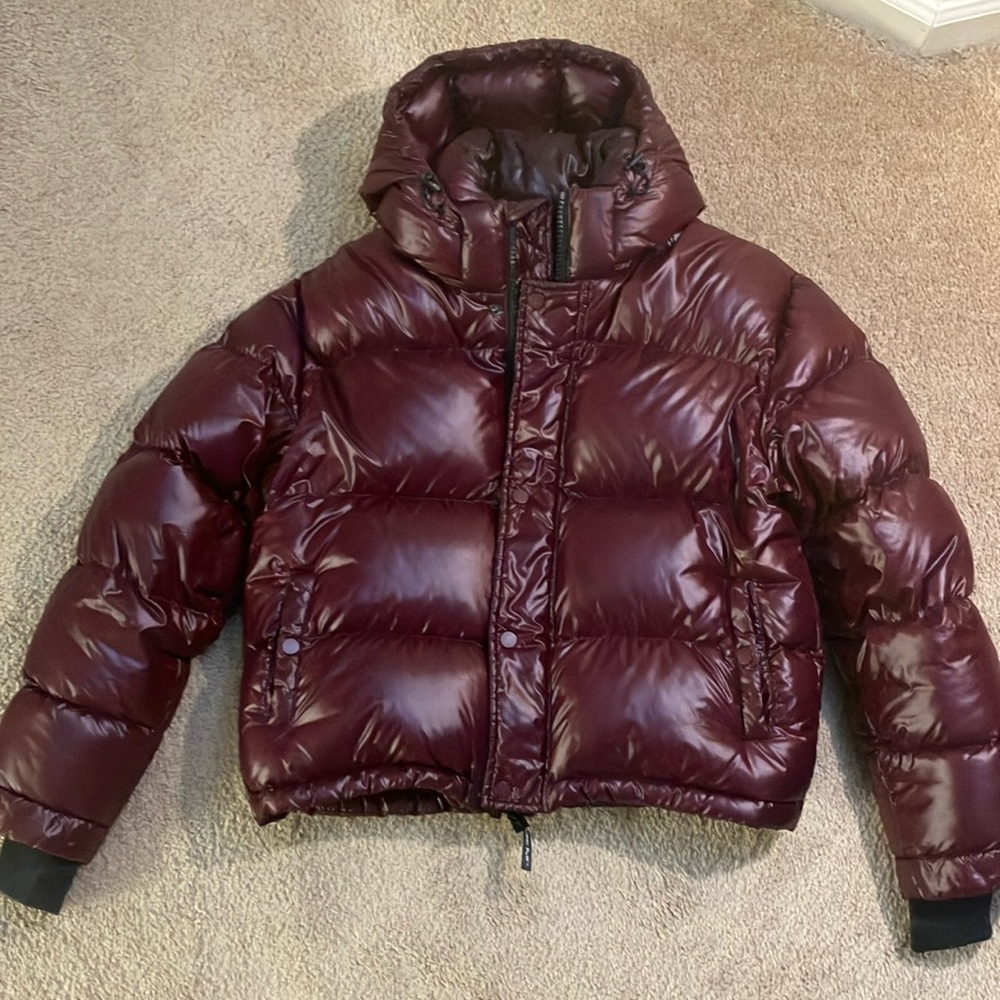 Used Aritzia TNA The Super Puff Shorty Sz M